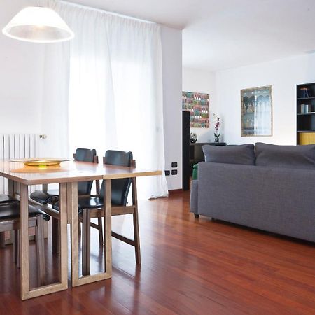 Italianway-Zanella Apartment Milan Bagian luar foto