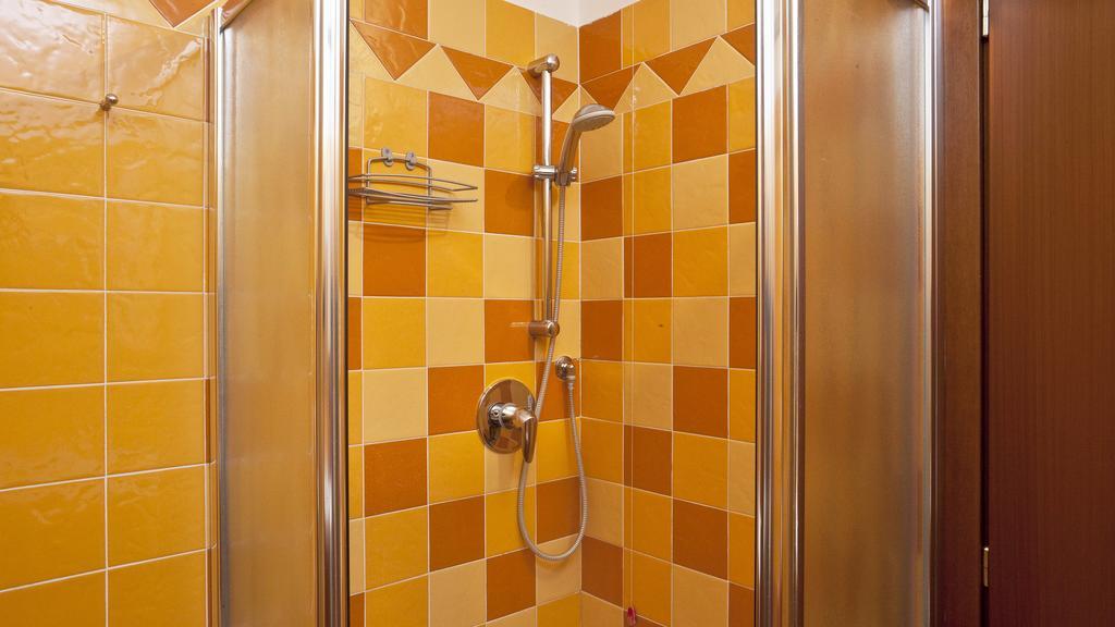 Italianway-Zanella Apartment Milan Bagian luar foto