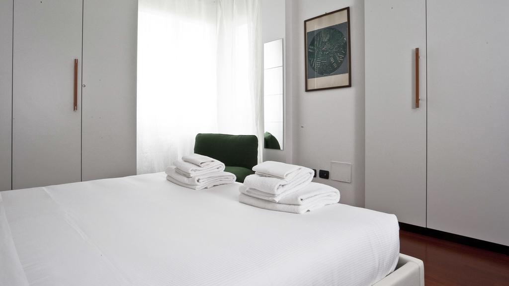 Italianway-Zanella Apartment Milan Bagian luar foto
