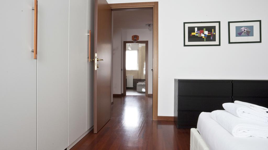 Italianway-Zanella Apartment Milan Bagian luar foto
