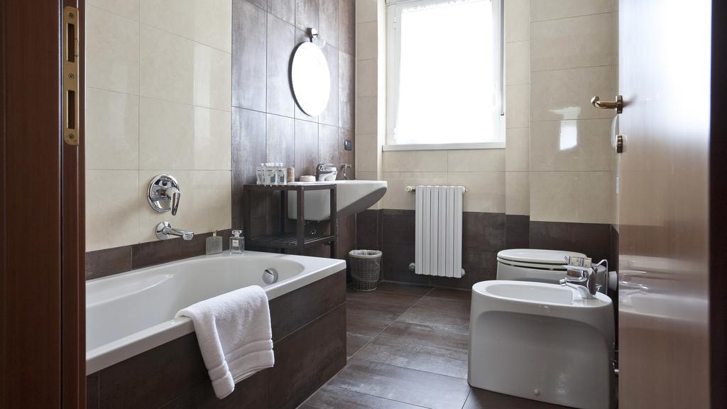 Italianway-Zanella Apartment Milan Bagian luar foto