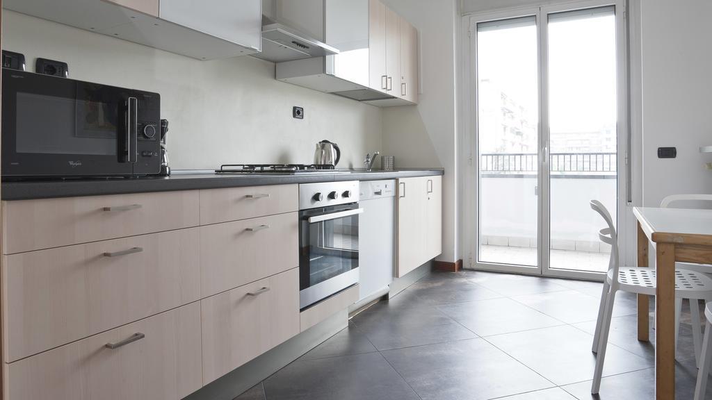 Italianway-Zanella Apartment Milan Bagian luar foto