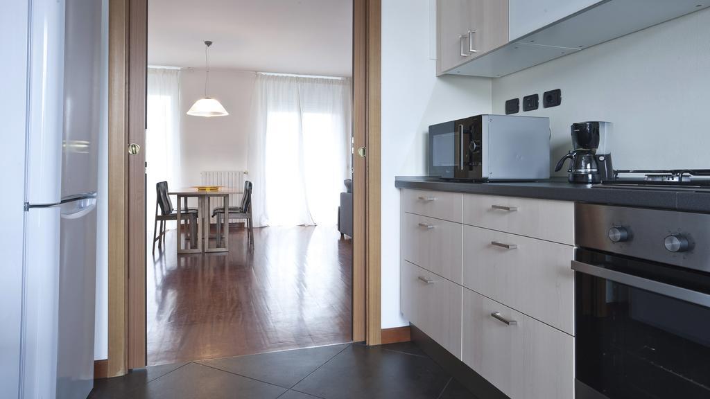 Italianway-Zanella Apartment Milan Bagian luar foto