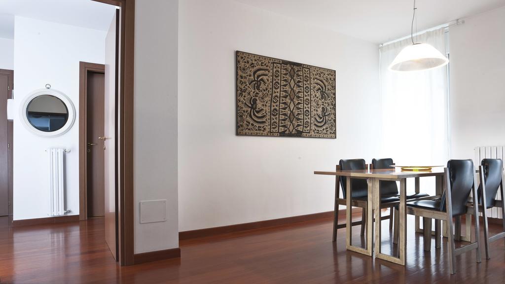 Italianway-Zanella Apartment Milan Bagian luar foto
