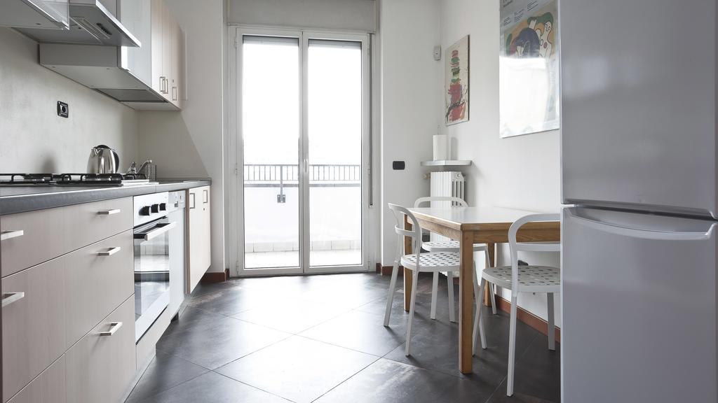 Italianway-Zanella Apartment Milan Bagian luar foto