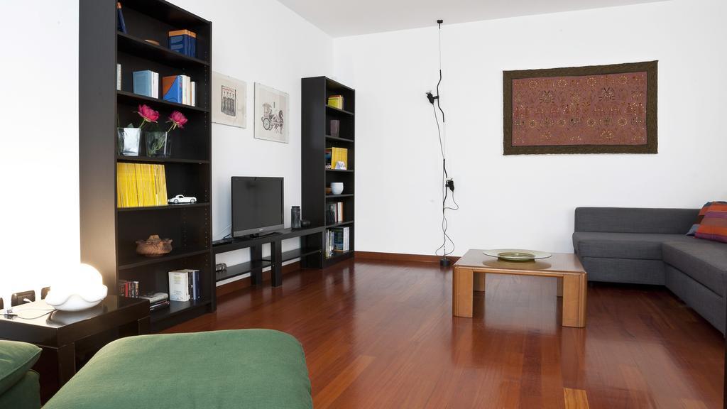 Italianway-Zanella Apartment Milan Bagian luar foto